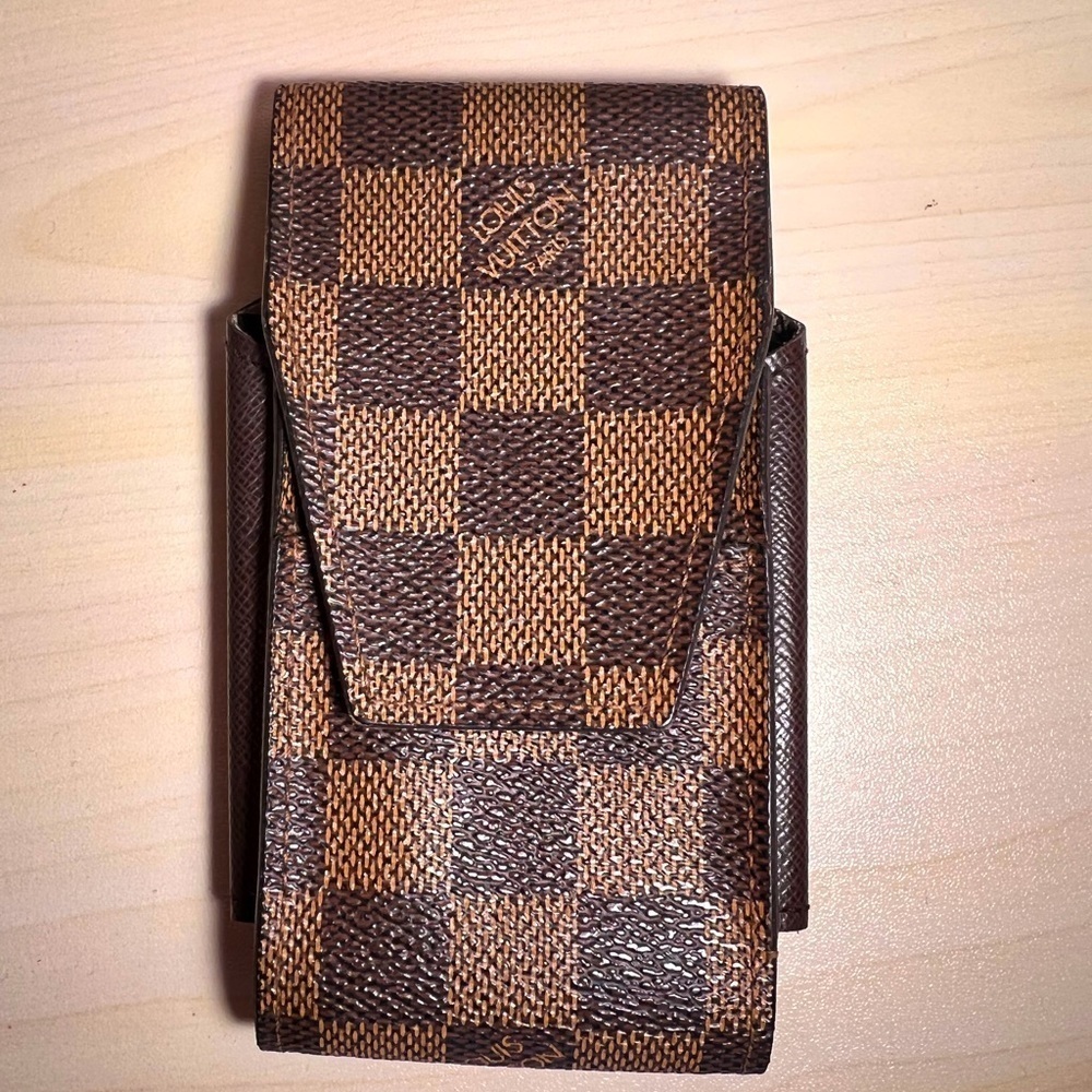 Louis Vuitton EUC Damier Ebene Cigarette Case! Out of stock online and in stores